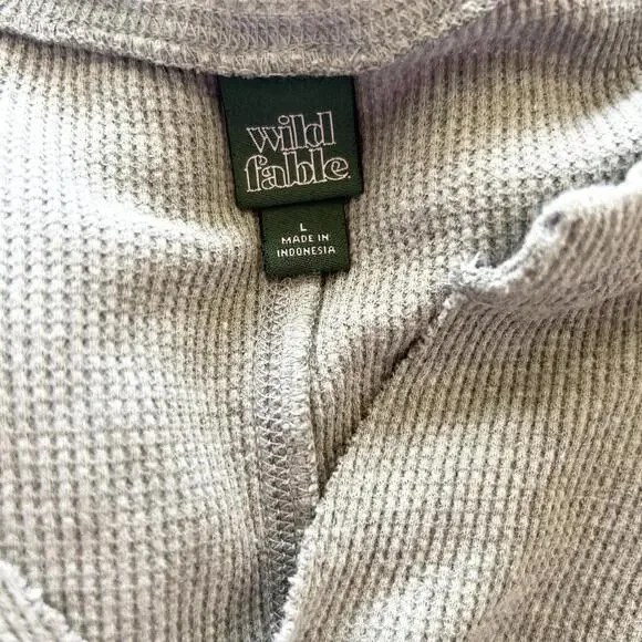 Wild Fable Gray Thermal Long Sleeve V-Neck Cropped Shirt Women’s Large - Picture 3 of 4